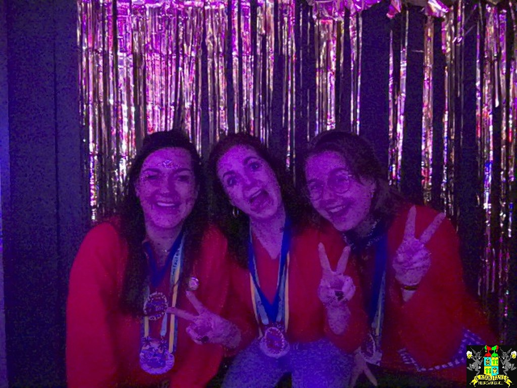 ../Images/Jeugd Opwarmbal Photobooth 037.jpg